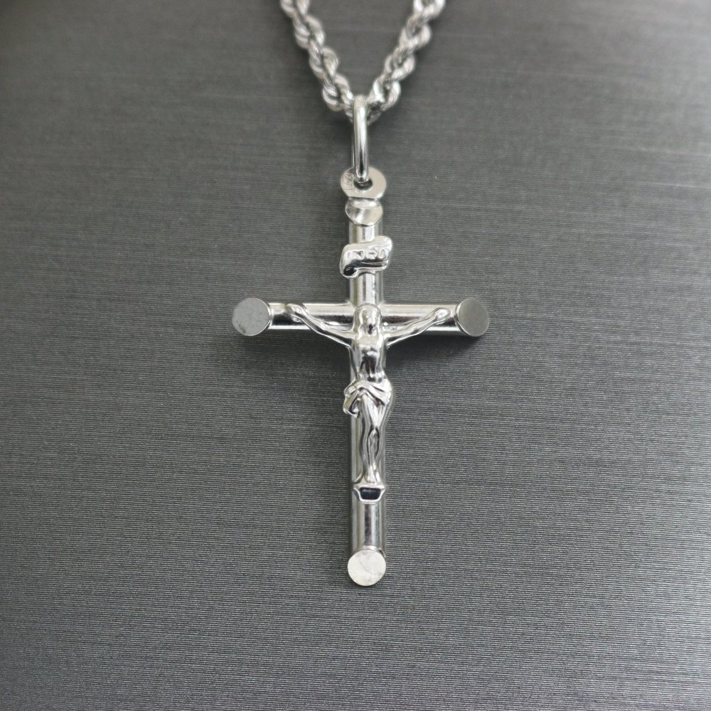 14kt White Gold Jesus on Cross Pendant with 14kt White Gold Rope Chain